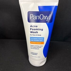 Acne Foaming Wash - Blue and White